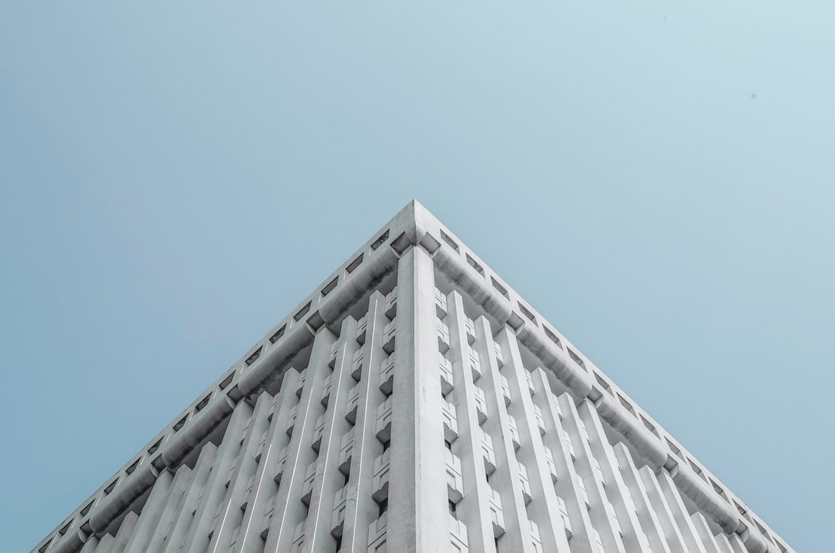 亚博-视频｜U23国足为因眼疾离队的队医颁发奖牌