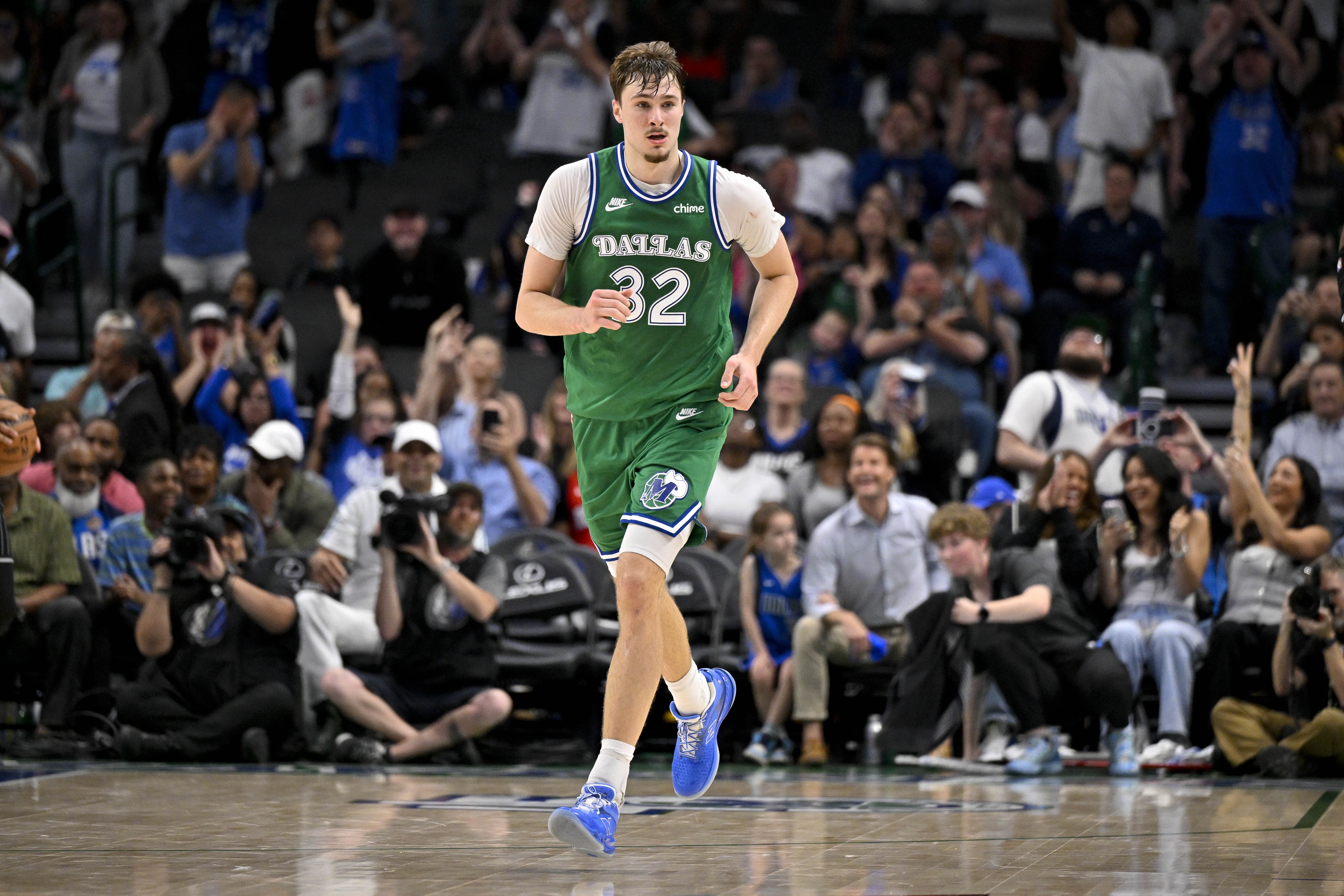 亚博体育APP-一枝独秀！弗拉格本赛季已6次砍下至少30+5+5 其他新秀一共4次