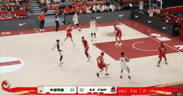 亚博-王俊杰突破飞身上篮再打进，已经拿到8分3篮板2助攻